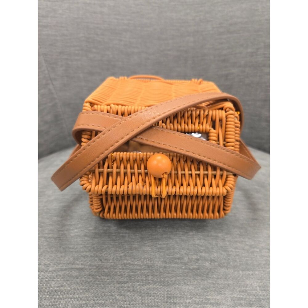 Tommy Bahama Wicker Jeep Car-Shaped Shoulder Handbag - Picture 3 of 7